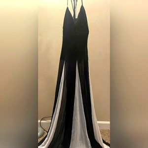FASHION NOVA SZ SM BLACK AND WHITE MAXI DRESS